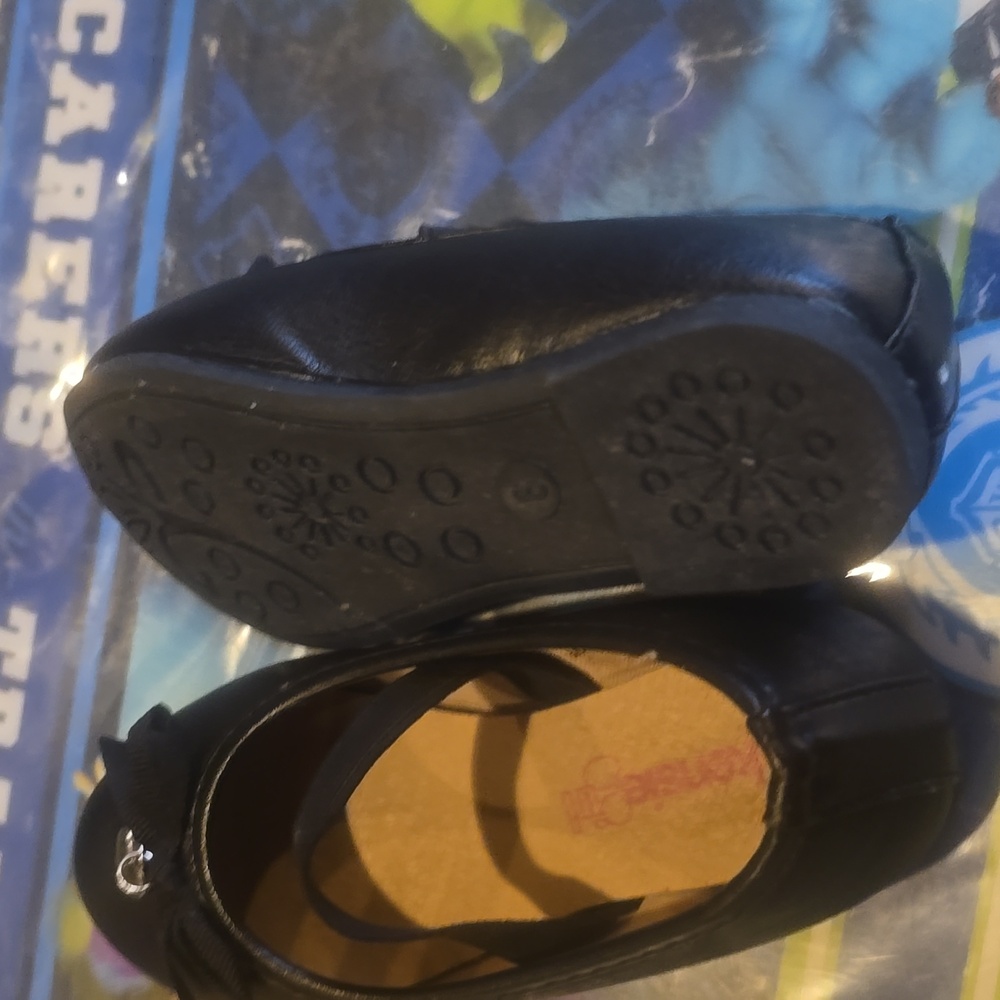 Shoes - Picture 2 of 4